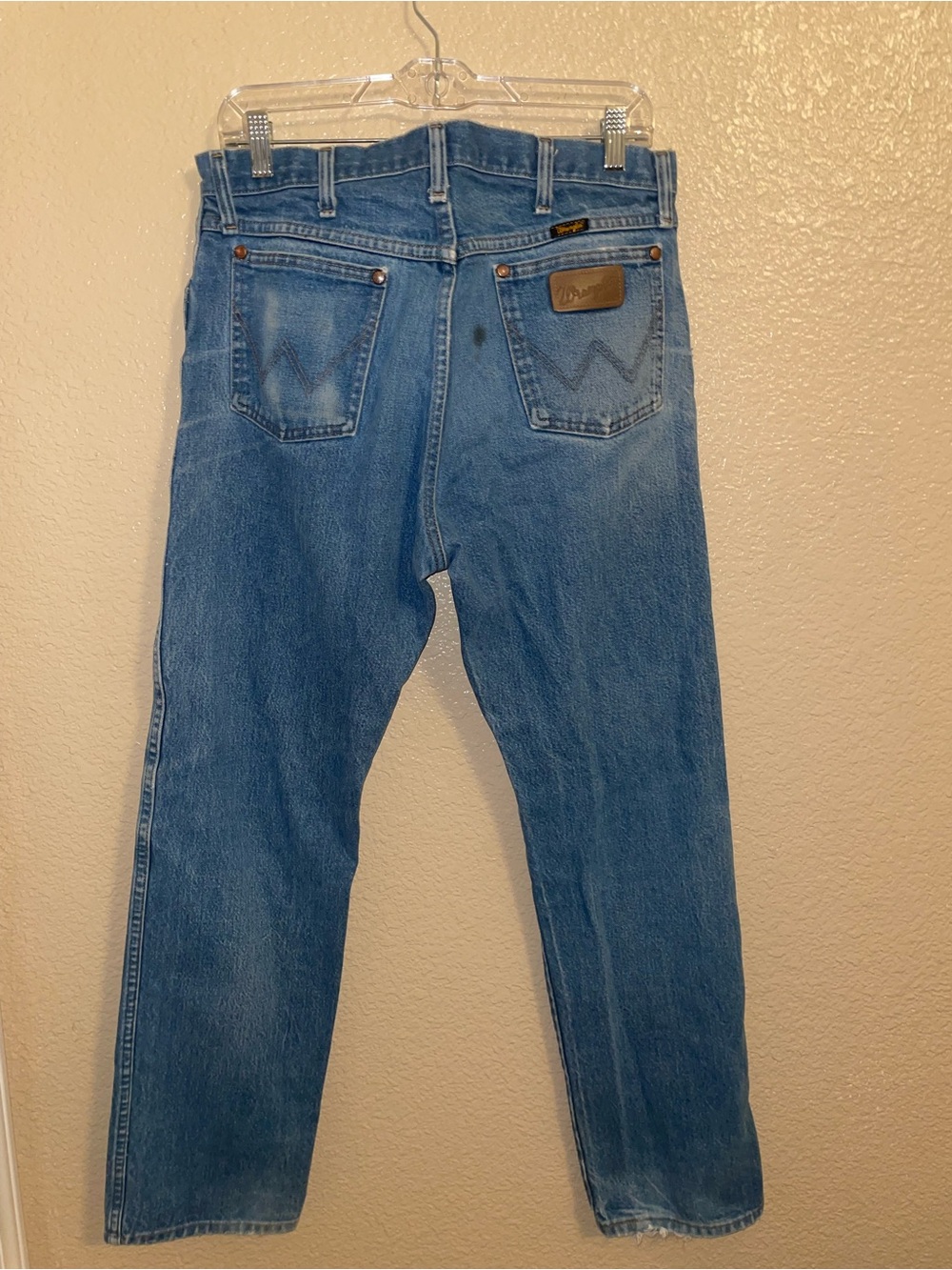Wrangler Men's Distressed Light Blue Straight Jeans - Picture 2 of 4